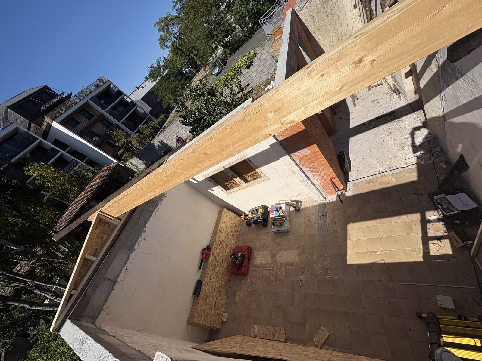 Rénovation toiture Cenon - chantier en cours, charpente apparente