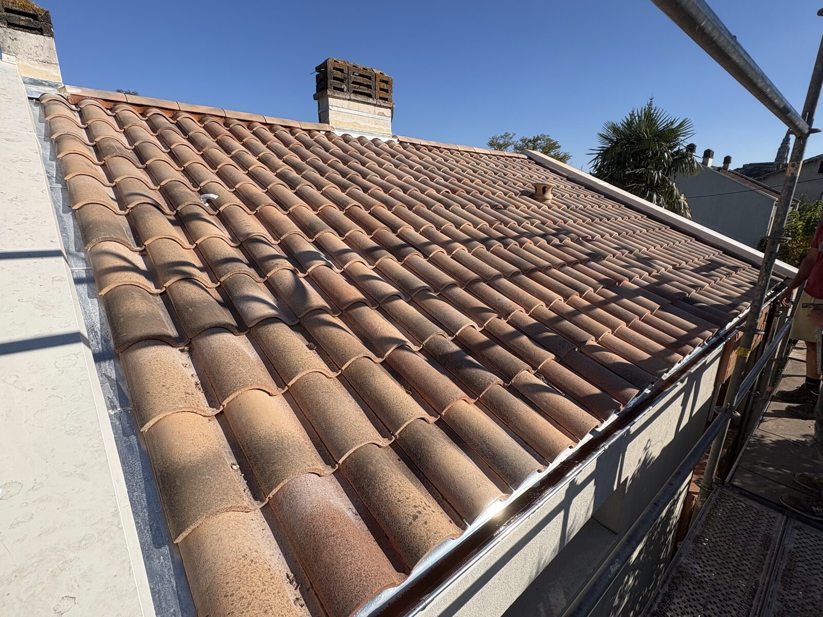 Réfection de toiture Bordeaux - pose de tuiles neuves par Mattias Multiservices